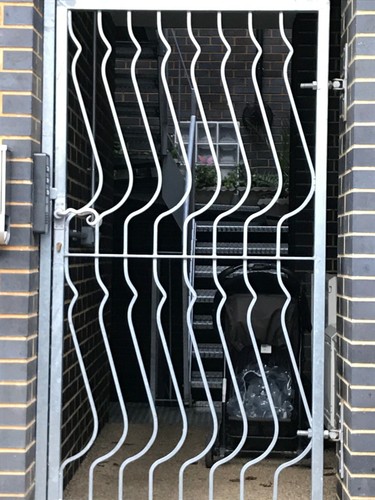 Side gate composite - gate,